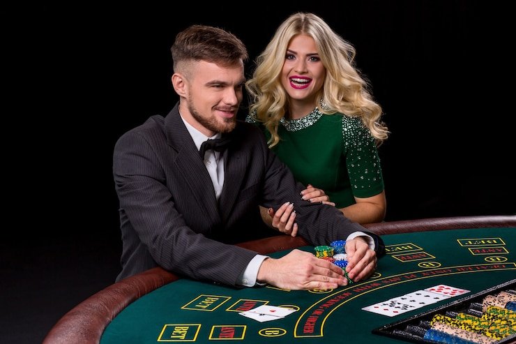 Meja permainan live casino dengan dealer profesional yang berinteraksi langsung bersama pemain
